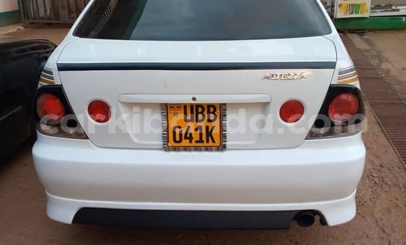 Gura Yakoze Toyota Altezza White Imodoka i Kampala mu Uganda Gura Yakoze Toyota Altezza White Imodoka i Kampala mu Uganda