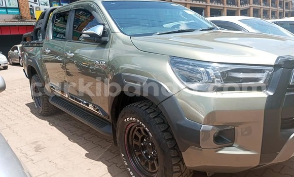 Gura Yakoze Toyota Hilux Green Imodoka i Kampala mu Uganda Gura Yakoze Toyota Hilux Green Imodoka i Kampala mu Uganda
