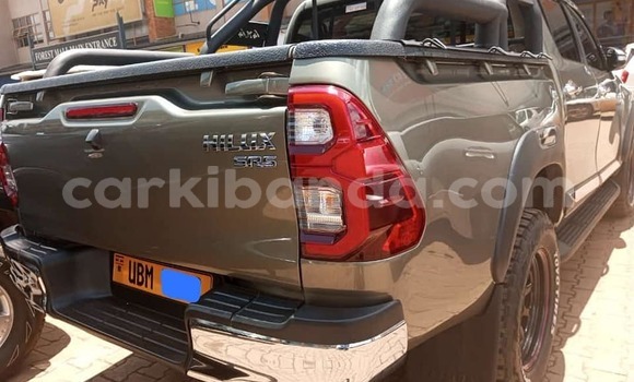 Gura Yakoze Toyota Hilux Green Imodoka i Kampala mu Uganda Gura Yakoze Toyota Hilux Green Imodoka i Kampala mu Uganda