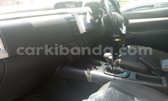 Gura Yakoze Toyota Hilux Green Imodoka i Kampala mu Uganda Gura Yakoze Toyota Hilux Green Imodoka i Kampala mu Uganda