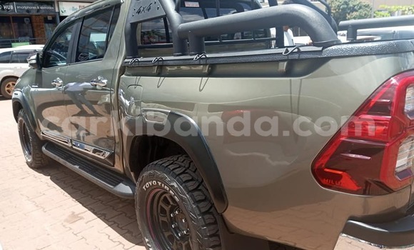 Gura Yakoze Toyota Hilux Green Imodoka i Kampala mu Uganda Gura Yakoze Toyota Hilux Green Imodoka i Kampala mu Uganda