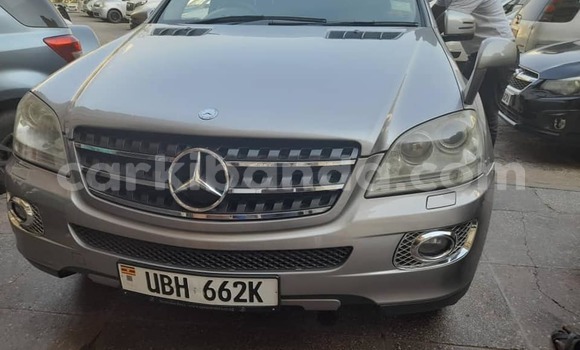 Nunua Ilio tumika Mercedes‒Benz ML–Class Nyingine Gari ndani ya Kampala nchini Uganda