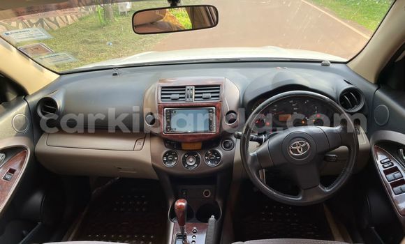 Nunua Ilio tumika Toyota Vanguard Nyeupe Gari ndani ya Kampala nchini Uganda Nunua Ilio tumika Toyota Vanguard Nyeupe Gari ndani ya Kampala nchini Uganda