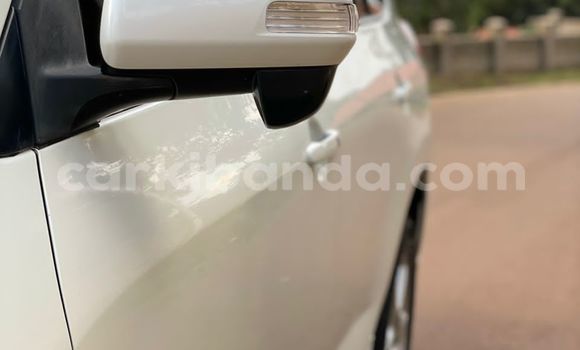 Nunua Ilio tumika Toyota Vanguard Nyeupe Gari ndani ya Kampala nchini Uganda Nunua Ilio tumika Toyota Vanguard Nyeupe Gari ndani ya Kampala nchini Uganda