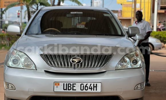 Nunua Ilio tumika Toyota Harrier Fedha Gari ndani ya Kampala nchini Uganda
