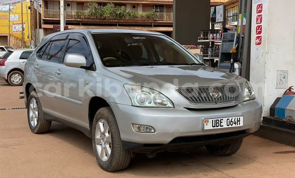 Gura Yakoze Toyota Harrier Silver Imodoka i Kampala mu Uganda Gura Yakoze Toyota Harrier Silver Imodoka i Kampala mu Uganda