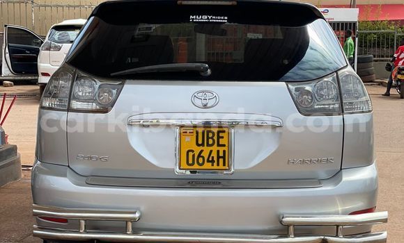 Gura Yakoze Toyota Harrier Silver Imodoka i Kampala mu Uganda Gura Yakoze Toyota Harrier Silver Imodoka i Kampala mu Uganda