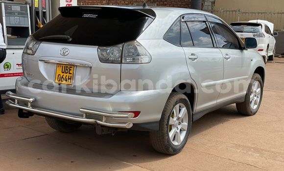 Gura Yakoze Toyota Harrier Silver Imodoka i Kampala mu Uganda Gura Yakoze Toyota Harrier Silver Imodoka i Kampala mu Uganda