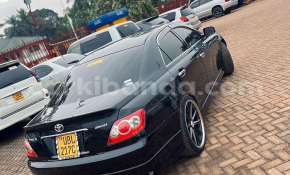 Gura Yakoze Toyota Mark X Black Imodoka i Kampala mu Uganda Gura Yakoze Toyota Mark X Black Imodoka i Kampala mu Uganda