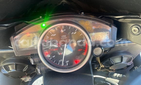 Buy Used Yamaha R1 White Bike in Entebbe in Uganda Buy Used Yamaha R1 White Bike in Entebbe in Uganda