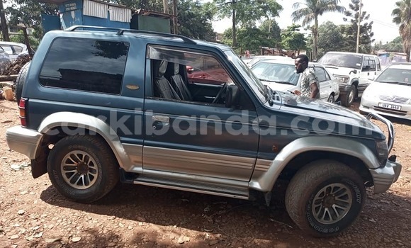 Nunua Ilio tumika Mitsubishi Pajero Bluu Gari ndani ya Kampala nchini Uganda