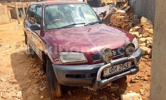 Nunua Ilio tumika Toyota RAV4 Nyekundu Gari ndani ya Kampala nchini Uganda