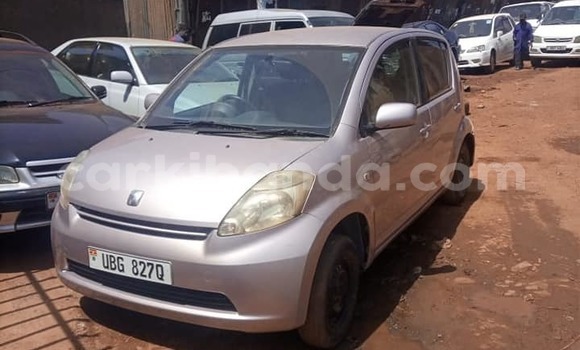 Gura Yakoze Toyota Passo Silver Imodoka i Kampala mu Uganda
