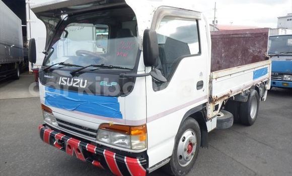 Gura Yakoze Isuzu Bighorn White Ikamyo i Kampala mu Uganda
