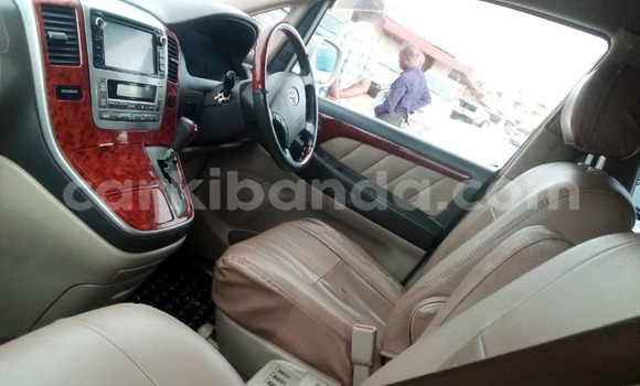 Gura Yakoze Toyota Alphard White Imodoka i Kampala mu Uganda Gura Yakoze Toyota Alphard White Imodoka i Kampala mu Uganda
