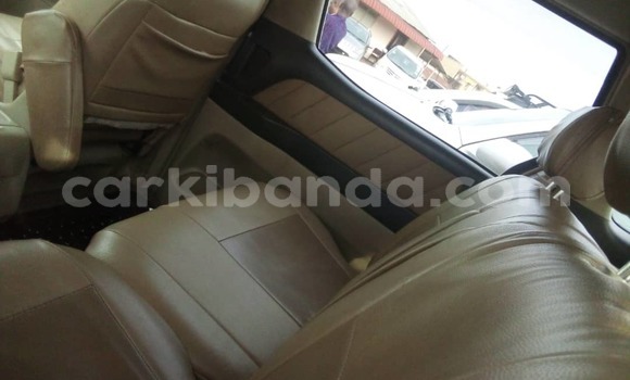 Gura Yakoze Toyota Alphard White Imodoka i Kampala mu Uganda Gura Yakoze Toyota Alphard White Imodoka i Kampala mu Uganda