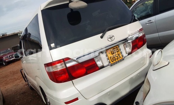 Gura Yakoze Toyota Alphard White Imodoka i Kampala mu Uganda Gura Yakoze Toyota Alphard White Imodoka i Kampala mu Uganda