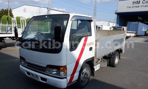 Nunua Ilio tumika Isuzu Bighorn Nyeupe Lori ndani ya Kampala nchini Uganda