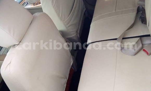 Gura Yakoze Toyota Runx Silver Imodoka i Kampala mu Uganda Gura Yakoze Toyota Runx Silver Imodoka i Kampala mu Uganda