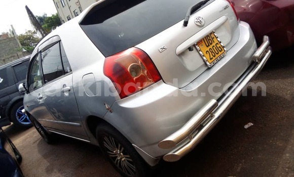 Gura Yakoze Toyota Runx Silver Imodoka i Kampala mu Uganda Gura Yakoze Toyota Runx Silver Imodoka i Kampala mu Uganda