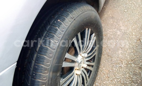 Gura Yakoze Toyota Runx Silver Imodoka i Kampala mu Uganda Gura Yakoze Toyota Runx Silver Imodoka i Kampala mu Uganda