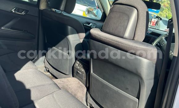 Gura Yakoze Toyota Mark X White Imodoka i Kampala mu Uganda Gura Yakoze Toyota Mark X White Imodoka i Kampala mu Uganda