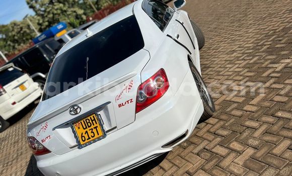 Gura Yakoze Toyota Mark X White Imodoka i Kampala mu Uganda Gura Yakoze Toyota Mark X White Imodoka i Kampala mu Uganda
