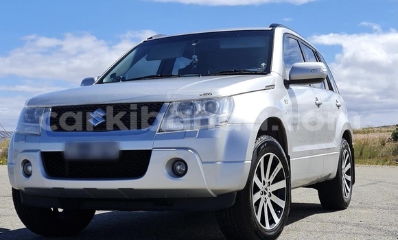 Gura Yakoze Suzuki Grand Vitara Silver Imodoka i Busia mu Uganda