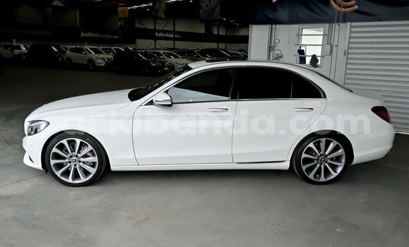 Acheter Occasion Voiture Mercedes-Benz C-Classe Blanc à Busia, Ouganda Acheter Occasion Voiture Mercedes-Benz C-Classe Blanc à Busia, Ouganda