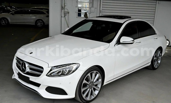 Acheter Occasion Voiture Mercedes-Benz C-Classe Blanc à Busia, Ouganda Acheter Occasion Voiture Mercedes-Benz C-Classe Blanc à Busia, Ouganda