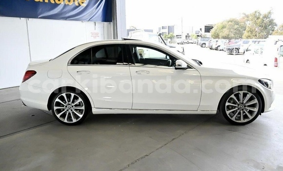 Acheter Occasion Voiture Mercedes-Benz C-Classe Blanc à Busia, Ouganda Acheter Occasion Voiture Mercedes-Benz C-Classe Blanc à Busia, Ouganda