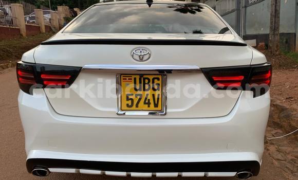 Gura Yakoze Toyota Mark X White Imodoka i Kampala mu Uganda Gura Yakoze Toyota Mark X White Imodoka i Kampala mu Uganda