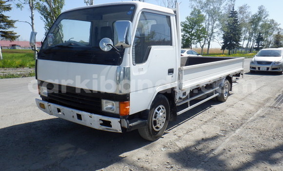 Buy Used Mitsubishi L400 White Truck in Kampala in Uganda