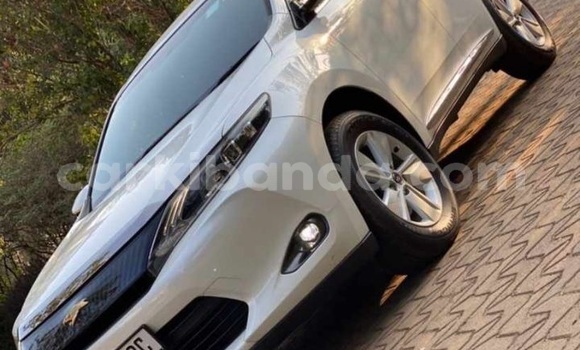 Nunua Ilio tumika Toyota Harrier Nyeupe Gari ndani ya Kampala nchini Uganda Nunua Ilio tumika Toyota Harrier Nyeupe Gari ndani ya Kampala nchini Uganda
