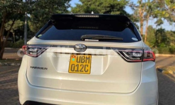 Nunua Ilio tumika Toyota Harrier Nyeupe Gari ndani ya Kampala nchini Uganda Nunua Ilio tumika Toyota Harrier Nyeupe Gari ndani ya Kampala nchini Uganda
