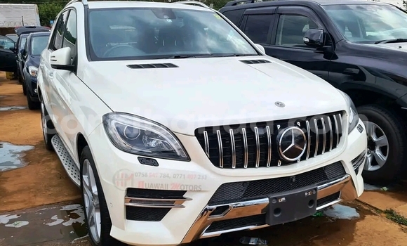 Nunua Ilio tumika Mercedes‒Benz ML–Class Nyeupe Gari ndani ya Kampala nchini Uganda Nunua Ilio tumika Mercedes‒Benz ML–Class Nyeupe Gari ndani ya Kampala nchini Uganda
