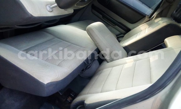 Nunua Ilio tumika Nissan X–Trail Fedha Gari ndani ya Kampala nchini Uganda Nunua Ilio tumika Nissan X–Trail Fedha Gari ndani ya Kampala nchini Uganda