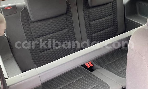 Nunua Ilio tumika Volkswagen Touran Fedha Gari ndani ya Kampala nchini Uganda Nunua Ilio tumika Volkswagen Touran Fedha Gari ndani ya Kampala nchini Uganda