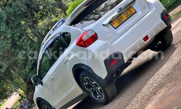 Nunua Ilio tumika Subaru Impreza Nyeupe Gari ndani ya Kampala nchini Uganda Nunua Ilio tumika Subaru Impreza Nyeupe Gari ndani ya Kampala nchini Uganda
