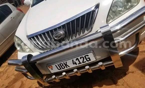 Acheter Occasion Voiture Toyota Harrier Blanc à Kampala, Ouganda