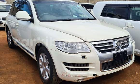 Buy Used Volkswagen Touareg White Car in Kampala in Uganda Buy Used Volkswagen Touareg White Car in Kampala in Uganda