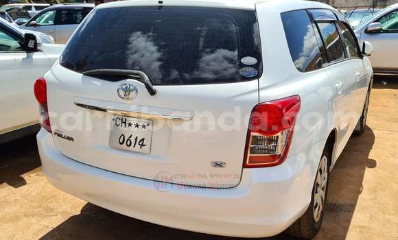 Gura Yakoze Toyota Fielder White Imodoka i Kampala mu Uganda Gura Yakoze Toyota Fielder White Imodoka i Kampala mu Uganda