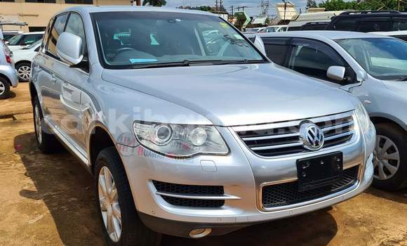 Nunua Ilio tumika Volkswagen Touareg Fedha Gari ndani ya Kampala nchini Uganda Nunua Ilio tumika Volkswagen Touareg Fedha Gari ndani ya Kampala nchini Uganda