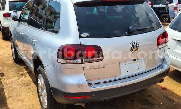 Nunua Ilio tumika Volkswagen Touareg Fedha Gari ndani ya Kampala nchini Uganda Nunua Ilio tumika Volkswagen Touareg Fedha Gari ndani ya Kampala nchini Uganda