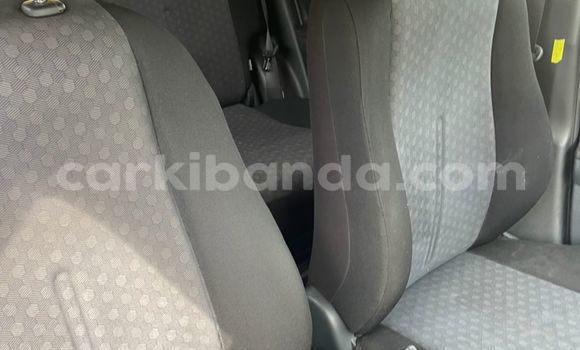 Nunua Ilio tumika Toyota IST Nyeupe Gari ndani ya Kampala nchini Uganda Nunua Ilio tumika Toyota IST Nyeupe Gari ndani ya Kampala nchini Uganda