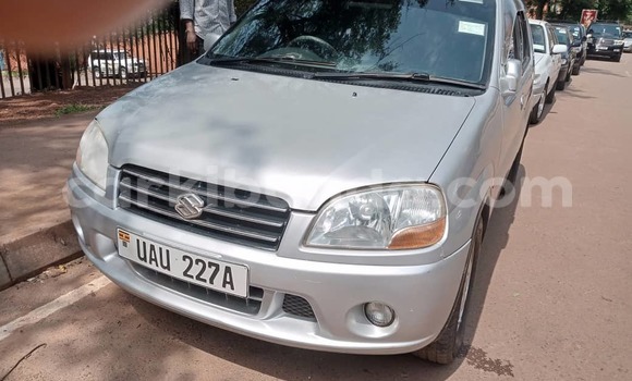 Nunua Ilio tumika Suzuki Swift Fedha Gari ndani ya Kampala nchini Uganda