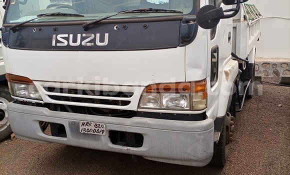 Gura Imported Isuzu FTR 850 White Ikamyo i Kampala mu Uganda
