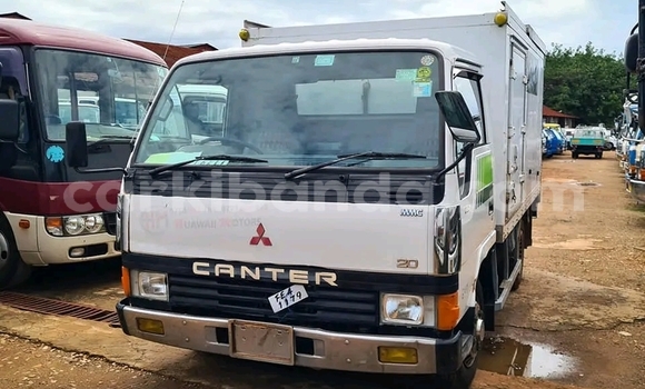 Buy Used Mitsubishi L400 White Truck in Kampala in Uganda