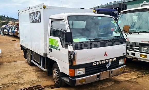 Gura Yakoze Mitsubishi L400 White Ikamyo i Kampala mu Uganda Gura Yakoze Mitsubishi L400 White Ikamyo i Kampala mu Uganda