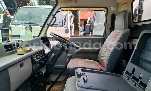 Gura Yakoze Mitsubishi L400 White Ikamyo i Kampala mu Uganda Gura Yakoze Mitsubishi L400 White Ikamyo i Kampala mu Uganda